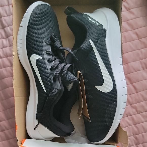 Nike Black Mesh Sneakers with White Swoosh.   W10 M8.5 - Picture 1 of 4